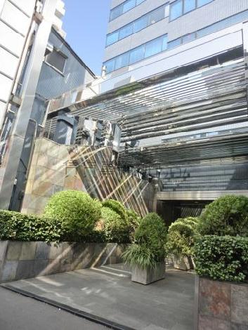 エントランス前の緑にセンスを感じます