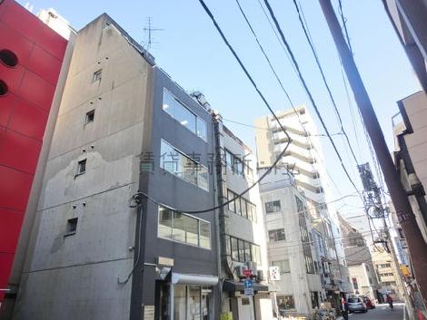 周辺は閑静な立地になります