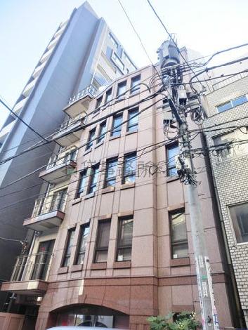 窓の形状が特徴的です