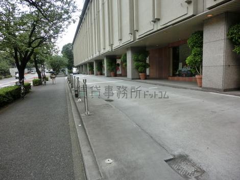 ブランドショッピングモールが続いております
