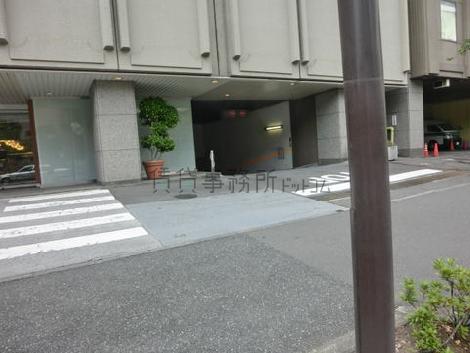 地下駐車場があります