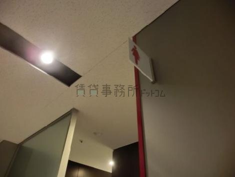 隣に女子トイレがあります