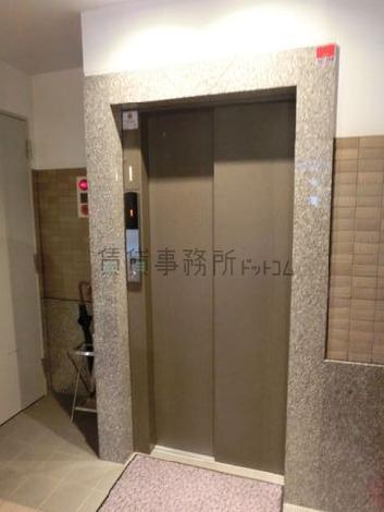 エレベーターは1基です