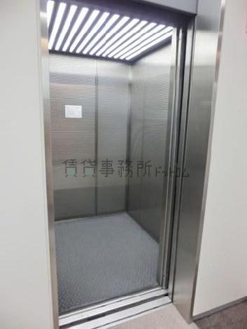 清潔感のある籠内