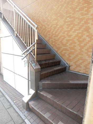 手摺の配置された階段口