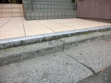 正面にある段差です
