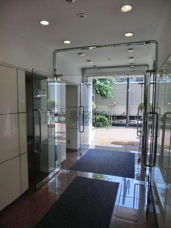 開放的なエントランス
