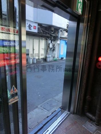 正面入口です