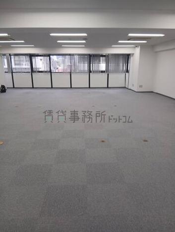 若林ビルの室内