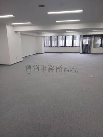 若林ビルの室内