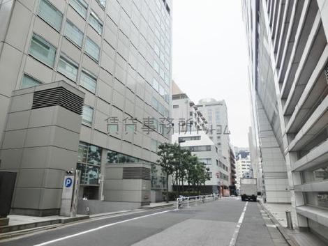 背面通り奥からのアングル