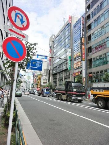 交通量の多い通り
