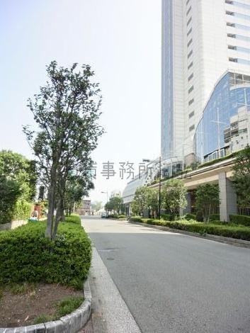 植栽の多い前面通り