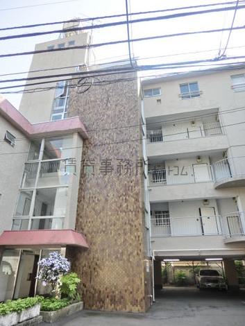 中央部分は階段があります