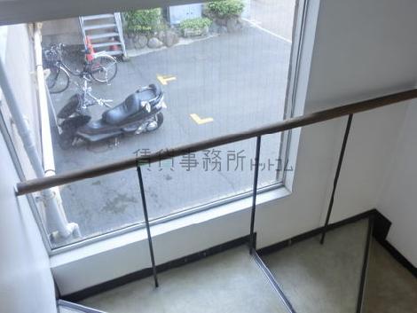 広い窓があり明るい雰囲気です