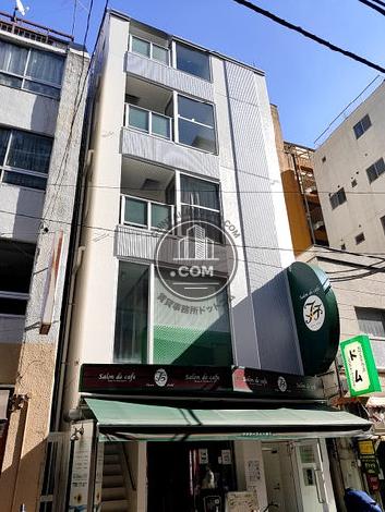新宿御苑M2ビルの外観写真