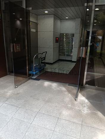 出入口付近