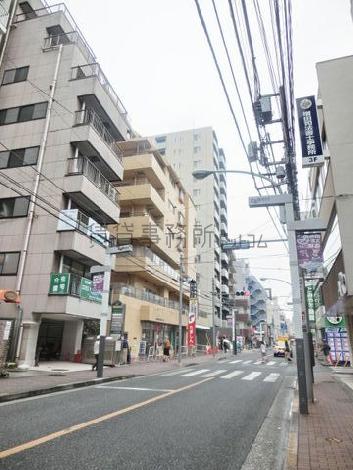 調布駅北口方面