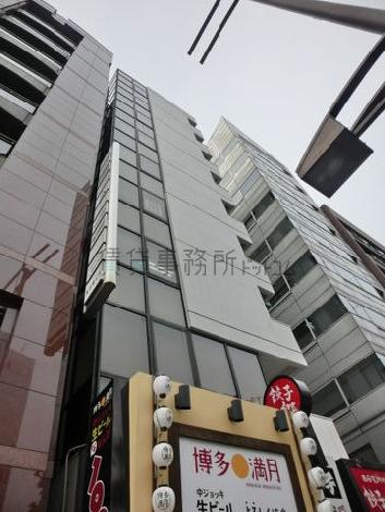 左下からの外観