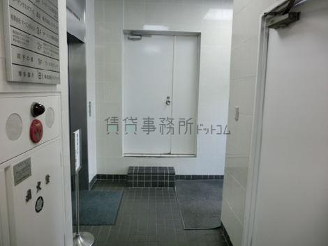 エレベーター前