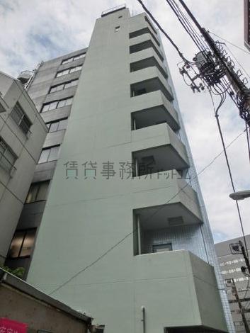 建物裏側にバルコニーが設置されています