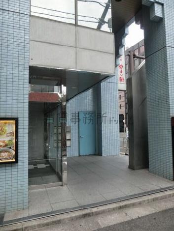 路地側の側面からもアクセスできます