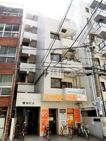 建材ビルの外観写真