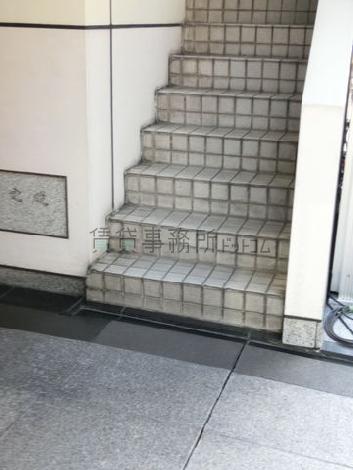 上階への階段