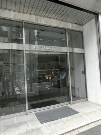 大きな自動ドアです