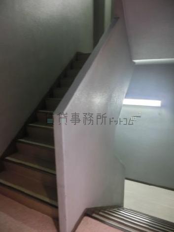 階段をご利用いただけます
