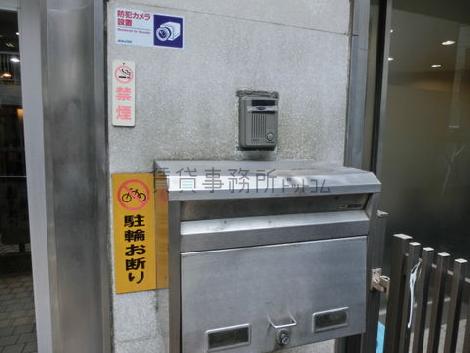 裏手ポストです