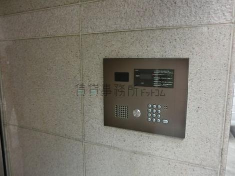 夜間オートロック完備