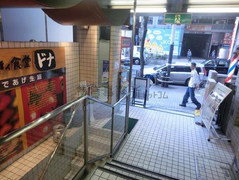 地下は飲食店舗になります