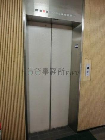 乗り場前