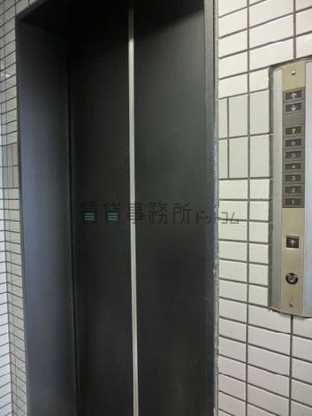 エレベーターは1基