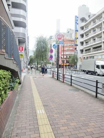 綺麗に舗装された歩道
