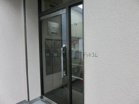 玄関ドアになります
