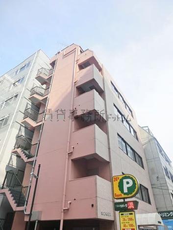 建物後方部分に外階段があります