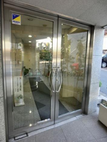 正面入口の扉です