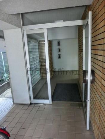 エントランス内も明るい雰囲気