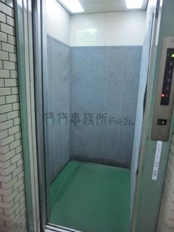 少し細長いです