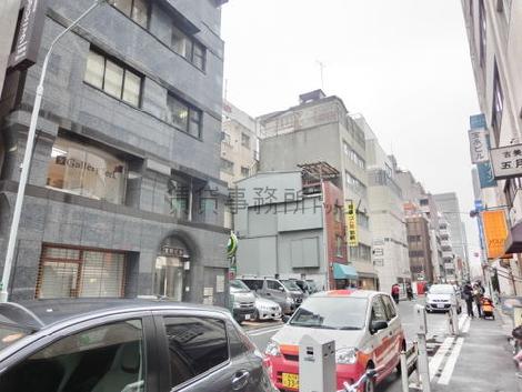 正面右側