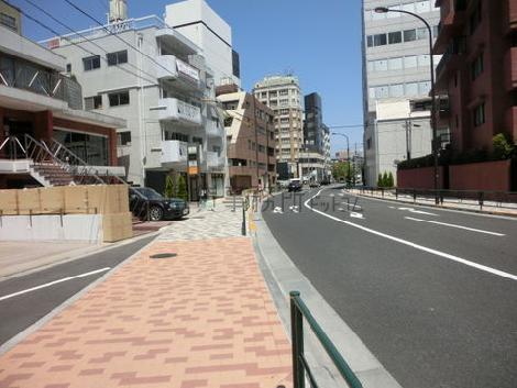正面道路は412号線となります。写真は北を向きに撮影しています