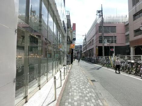 車通りの少ない通り

