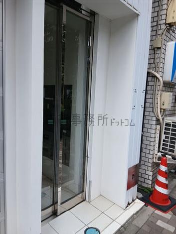 出入口付近