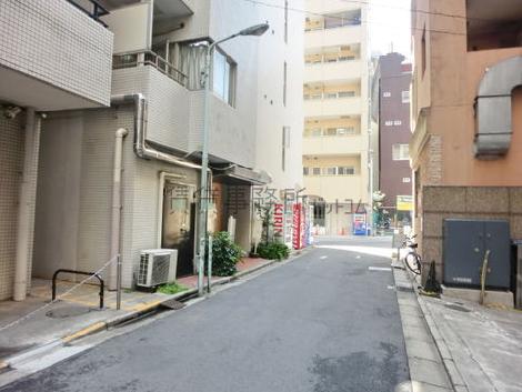 隣接する脇道