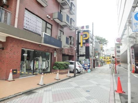 隣接する脇道
