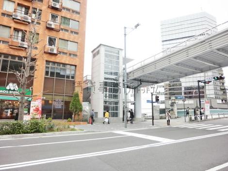 歩道橋と橋があります