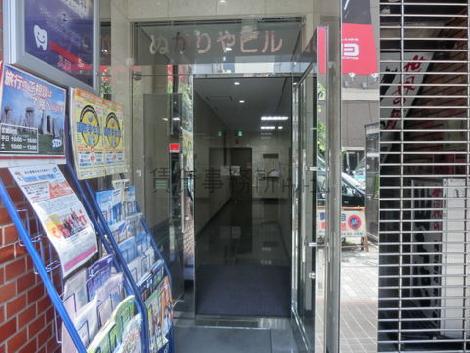 手動式のガラス扉