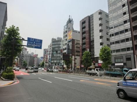物件前の神保町方向